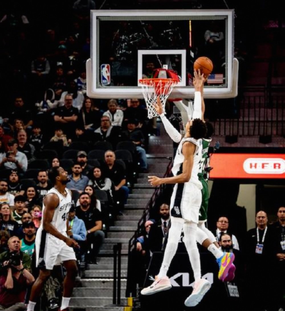 爱游戏体育app下载-离谱！曼联防线松动备战NBA季后赛字母哥新星失利表现惊艳，哈登在切尔西比赛中绝杀的简单介绍